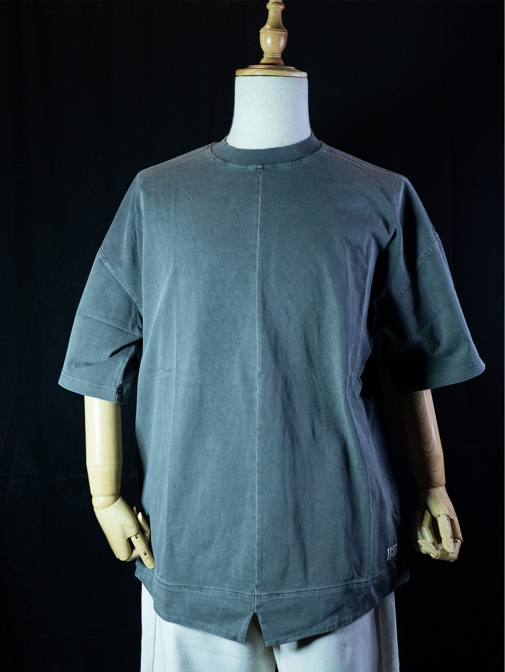 Bottom Vishal’s oversize Tshirt
