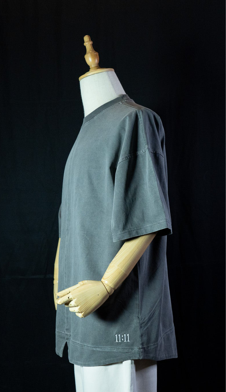 Bottom Vishal’s oversize Tshirt