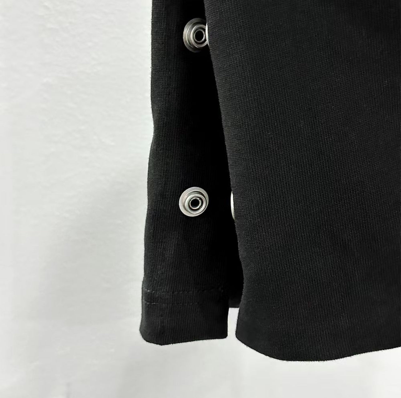 Side stud  skirt