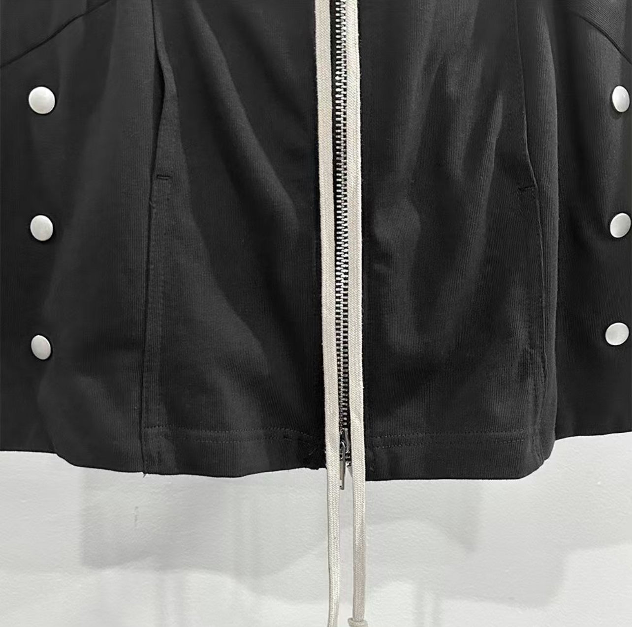 Side stud  skirt